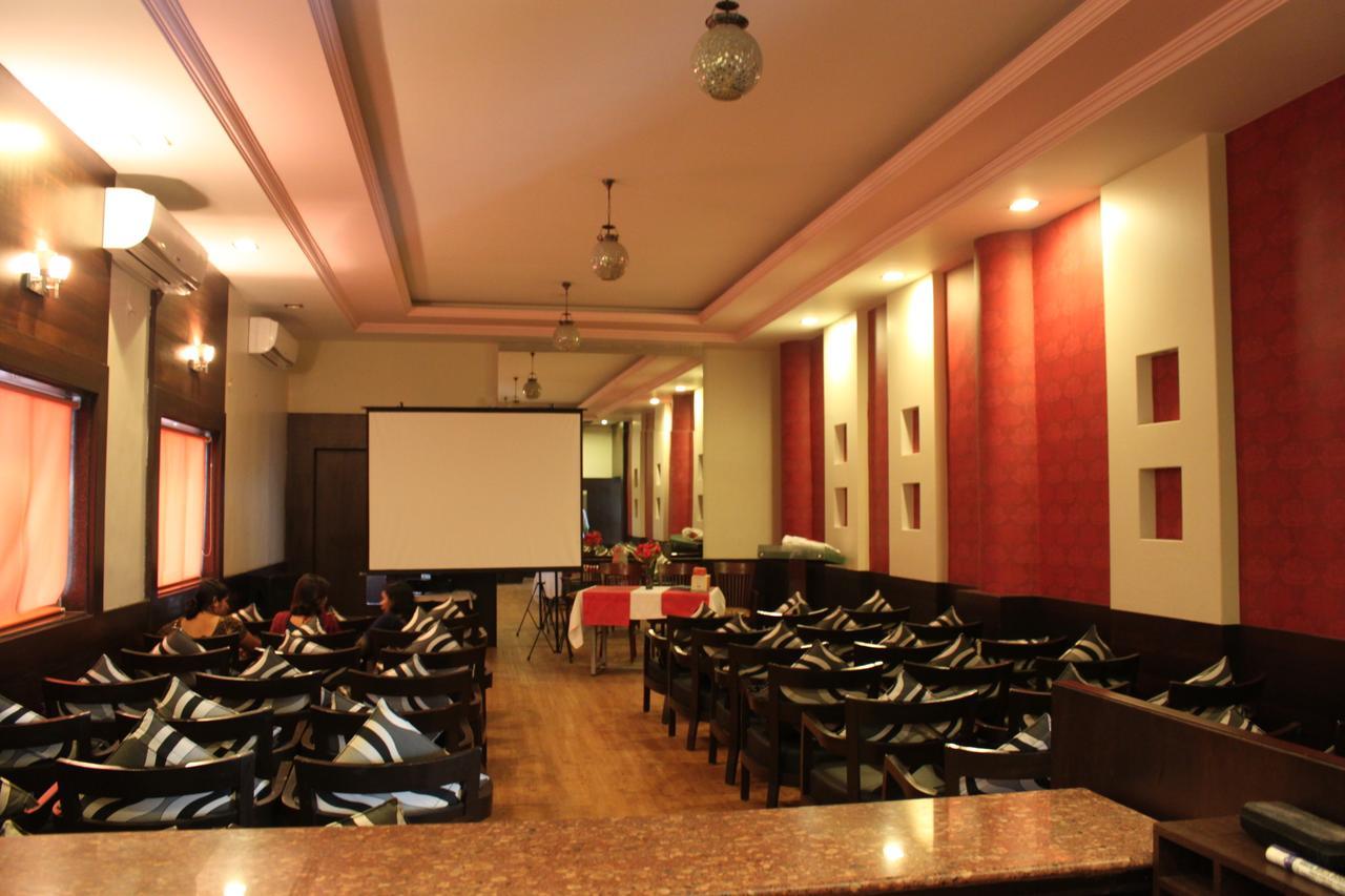 Hotel Maratha Palace,Satara Exterior foto